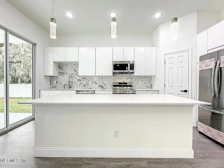 5395 Heckscher Dr — Photo 10