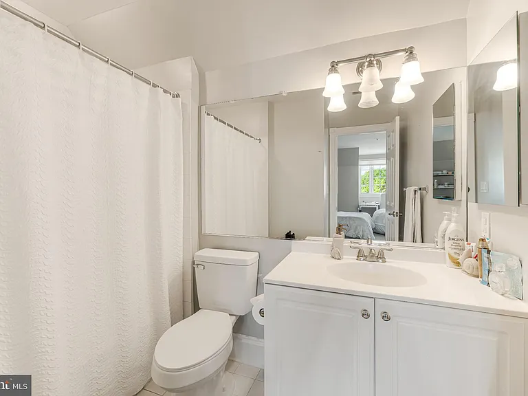 954 N Washington St — Photo 36