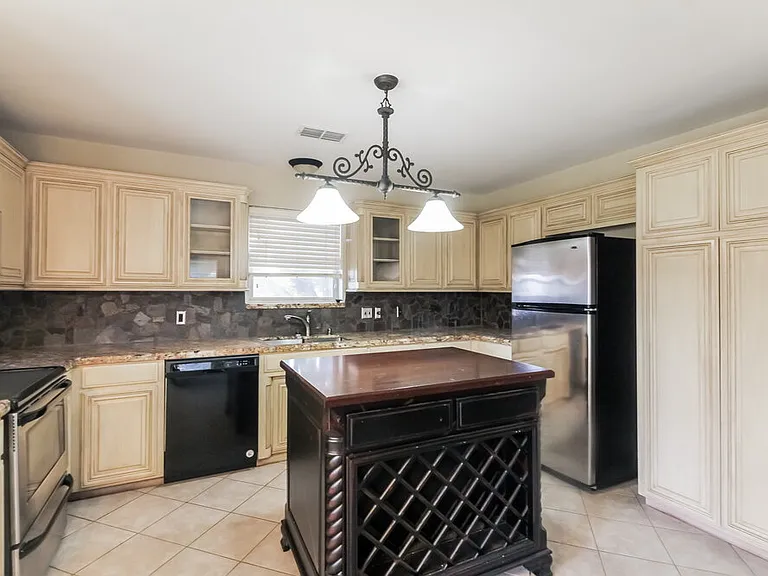 1 Charleston Ct — Photo 9