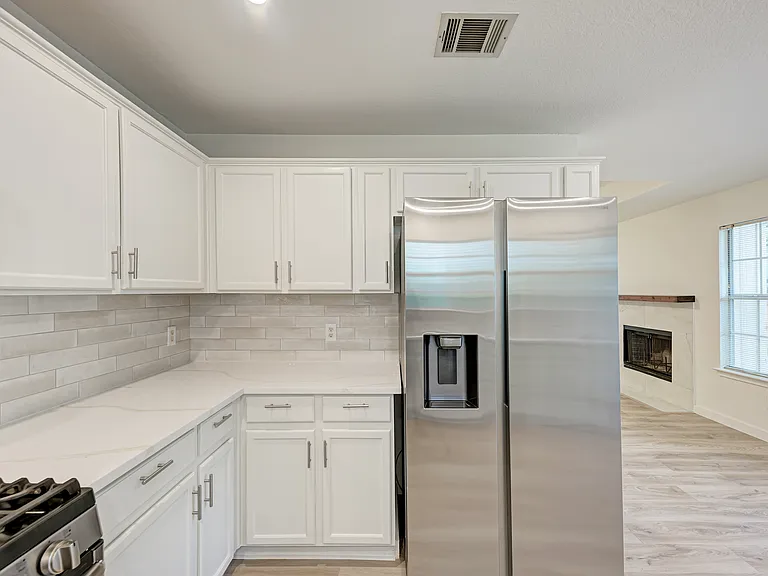 7421 Lady Suzannes Ct — Photo 14