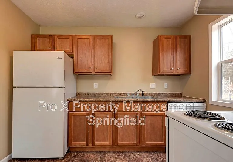 652 N Belview Ave #B — Photo 6