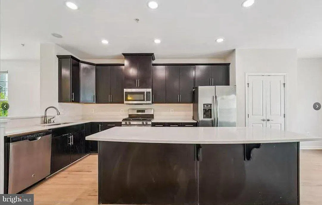 4 bed, 3.5 bath, 1680 sqft, $3,300 — Photo 2