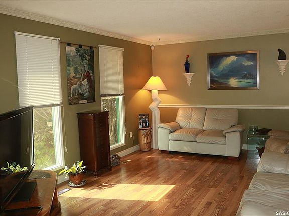 5th image of 201 Canora St E