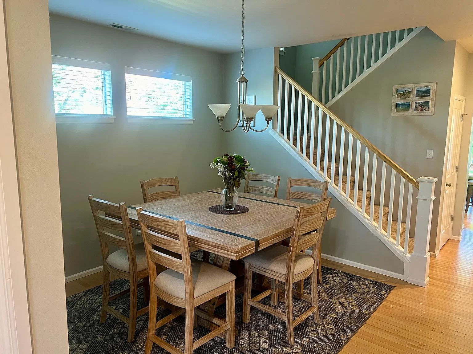 3 bed, 2.5 bath, 2423 sqft, $3,495 — Photo 3