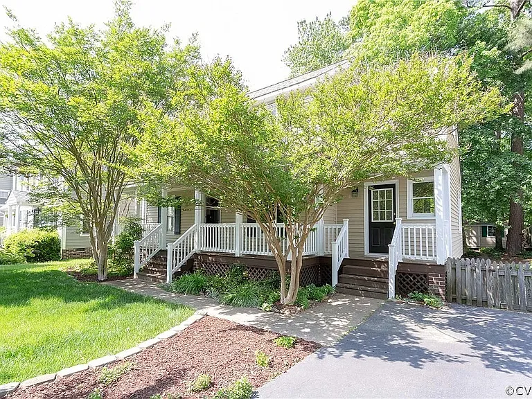 8908 Castle Point Dr — Photo 2
