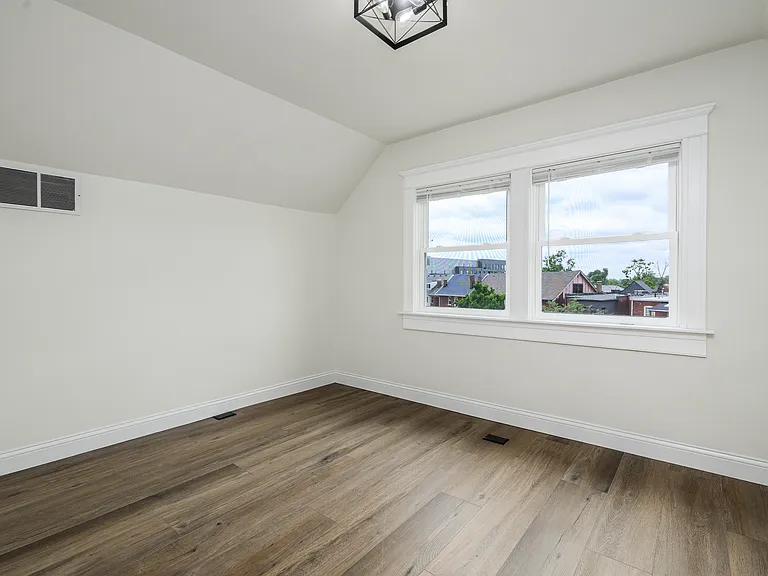 5750 Waterman Blvd — Photo 22