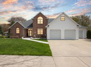 4240 N Wedgewood Dr, Appleton, WI 54913