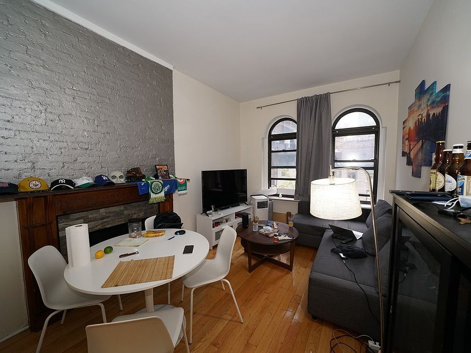 2nd image of 237 E 60th St #4
