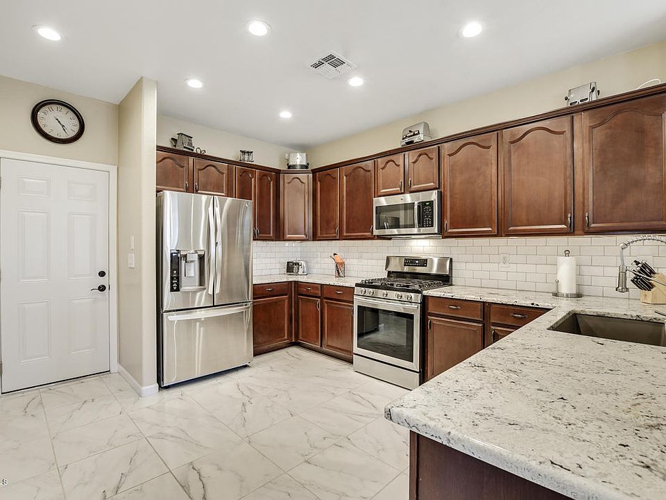 1st image of 17639 W Cavedale Dr