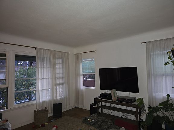 3rd image of 2605 Piedmont Ave