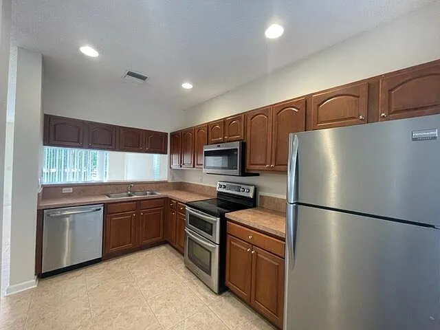 2 bed, 1104 sqft, $2,299 — Photo 4