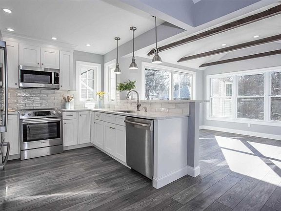 5th image of 60 Twin Cedar Ln