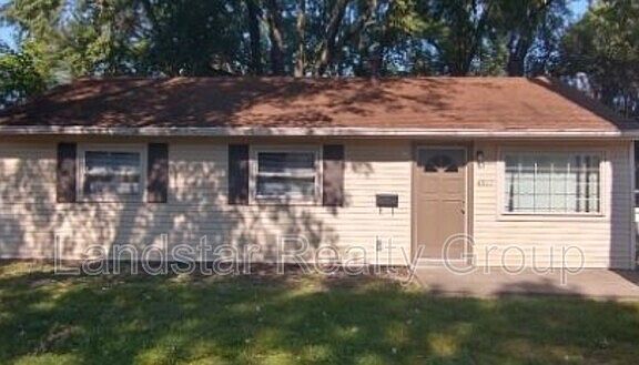 2nd image of 4911 Seville Dr
