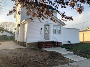 2294 Willoughby Ave, Seaford, NY 11783