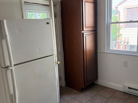 5th image of 570 Charles St Unit 572