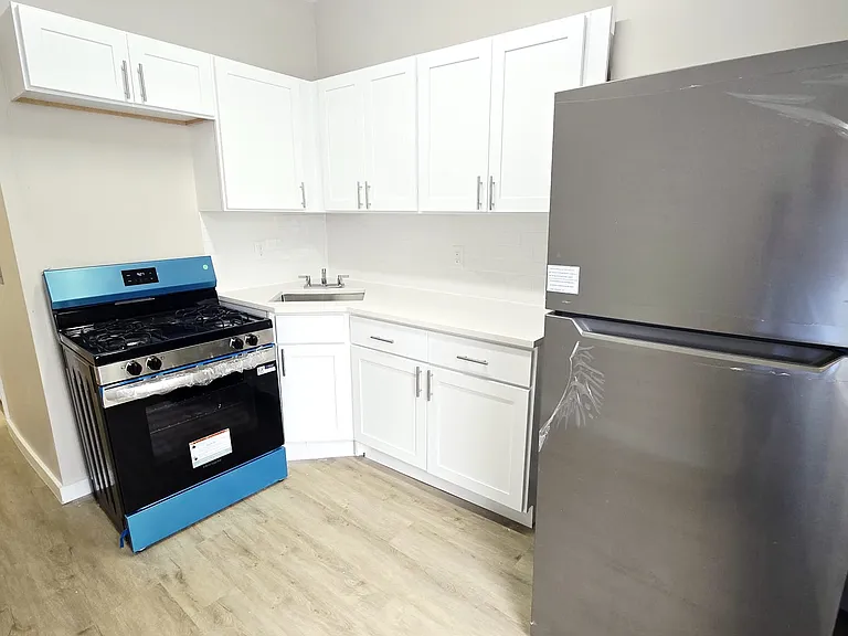 8 Sheffield St #1A — Photo 1