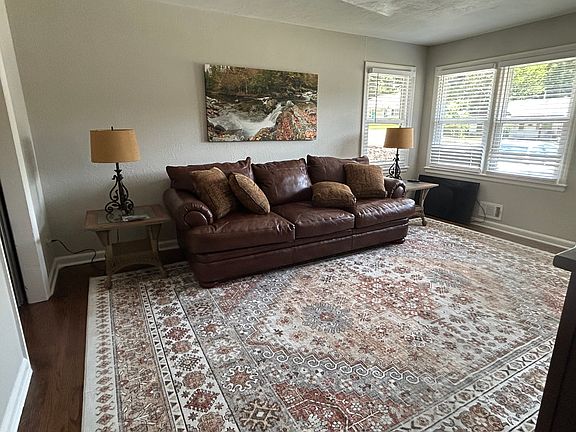 4th image of 139 W Morse Ave #1