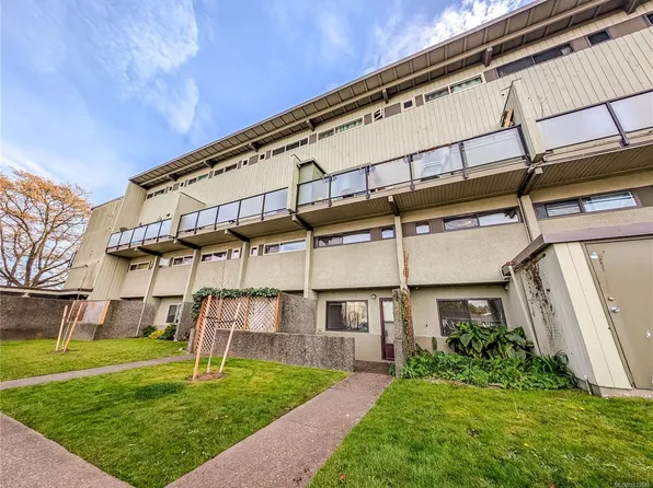 477 Lampson St #7, Esquimalt, BC V9A 5Z4