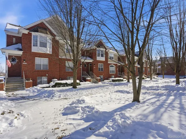 6073 Windemere Ln, Shelby Township, MI 48316