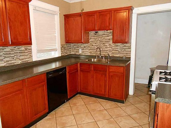 2nd image of 1153 W 6th St