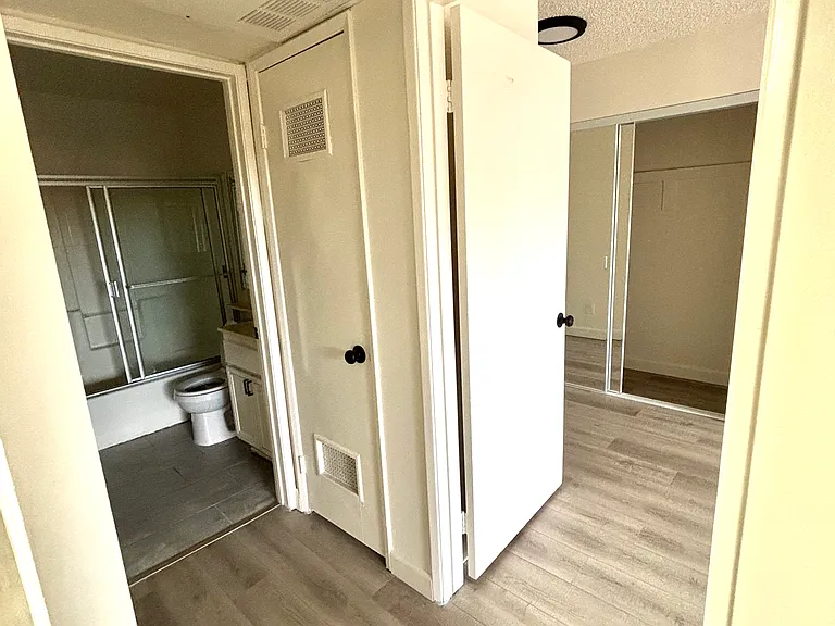 6331 Los Robles Ave #6 — Photo 5