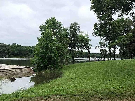 5th image of 5026 Comanche Ln