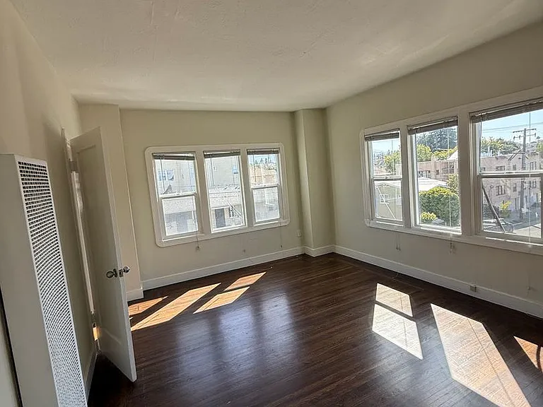 1009 E 22nd St — Photo 19
