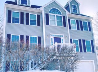 9 Hillside Ave, Merrimac, MA 01860