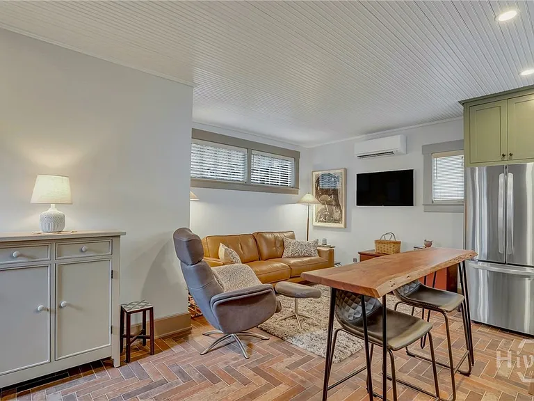 410 1/2 E Victory Dr #CARRIAGE HOUSE — Photo 6