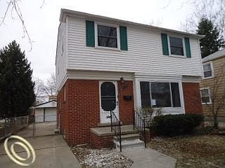 4th image of 15227 Russell Ave