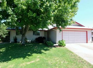 536 Roper Rd, Eugene, OR 97402