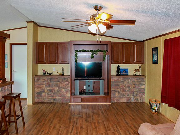 4th image of 343 Mountain Meadows Dr