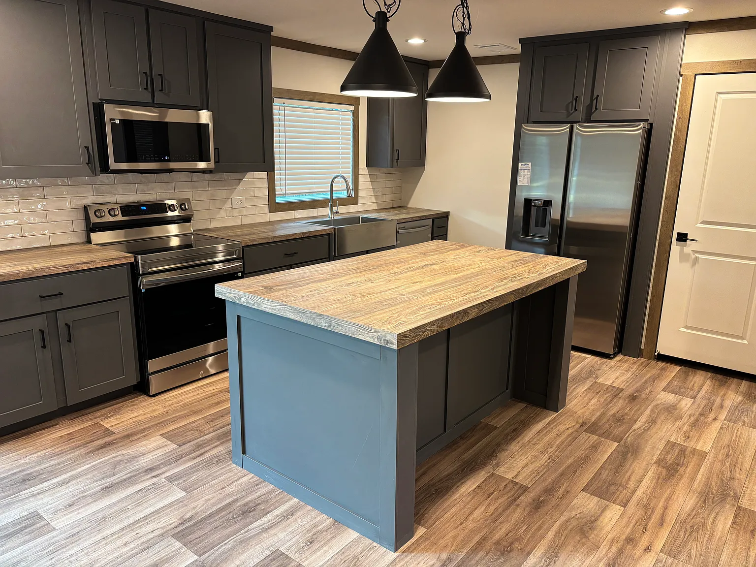 3 bed, 1400 sqft, $2,500 — Photo 4