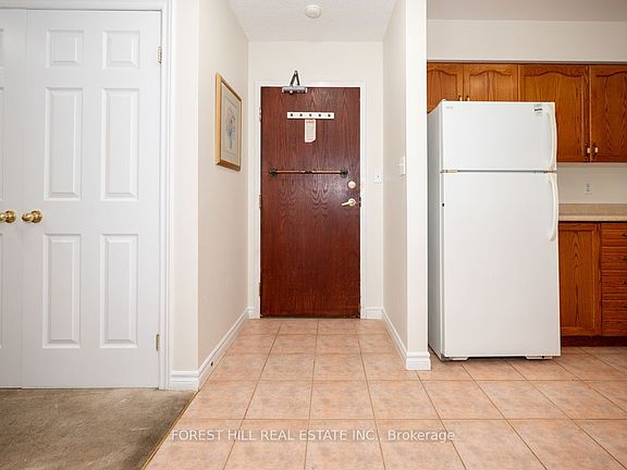 4th image of 262 Dundas St E #102