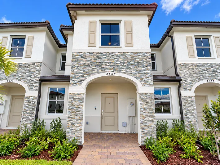 3 bed, 1334 sqft, $2,399 — Photo 1