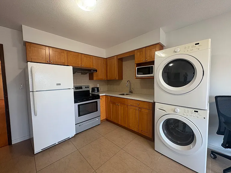 2248 E 45th Ave — Photo 4