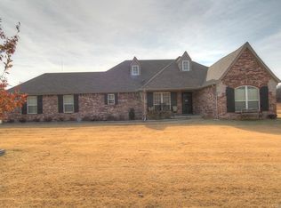 10028 Wind Ridge Dr, Sand Springs, OK 74063