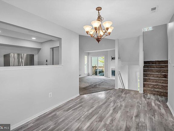 5th image of 183 Woodlake Dr