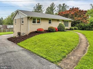 330 Hillcrest Rd, York, PA 17403