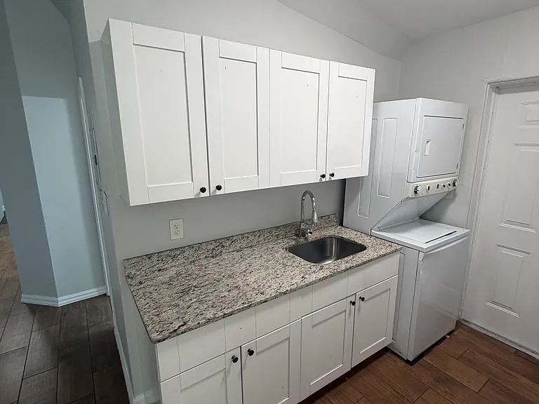 1720 Miller Ave — Photo 17