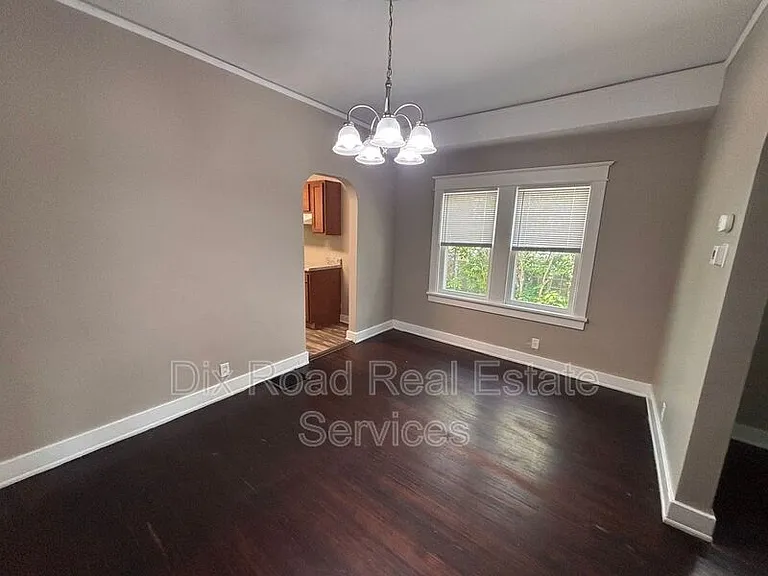 2109 Victoria Ave — Photo 7