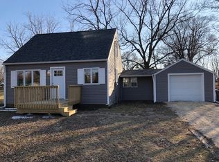 2749 Union Dr SW, Cedar Rapids, IA 52404