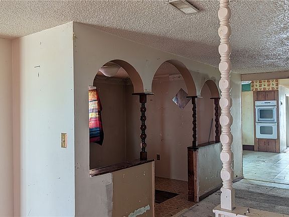 4th image of 83 Thompson St