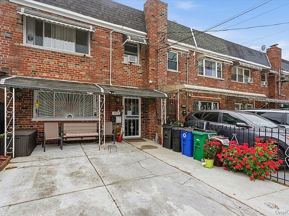 2nd image of 1020 E 213th Street