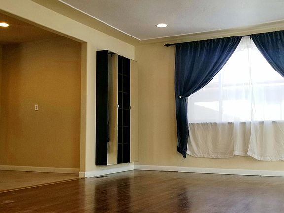3rd image of 1827 S Canosa Ct
