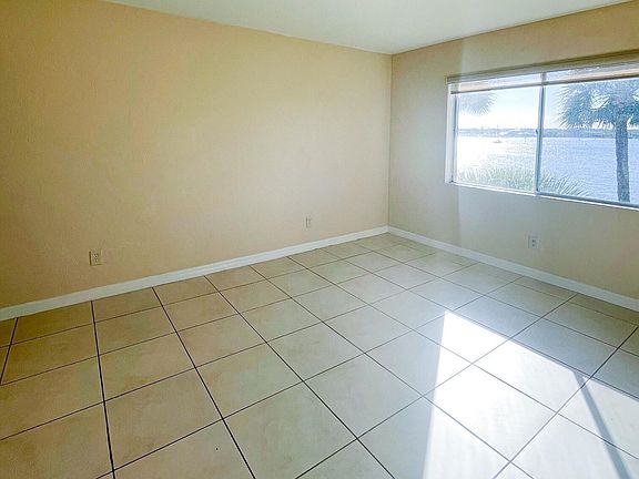 4th image of 415 N Halifax Ave APT 300