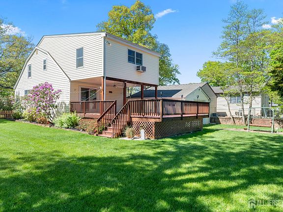 5th image of 241 Fernhead Ave