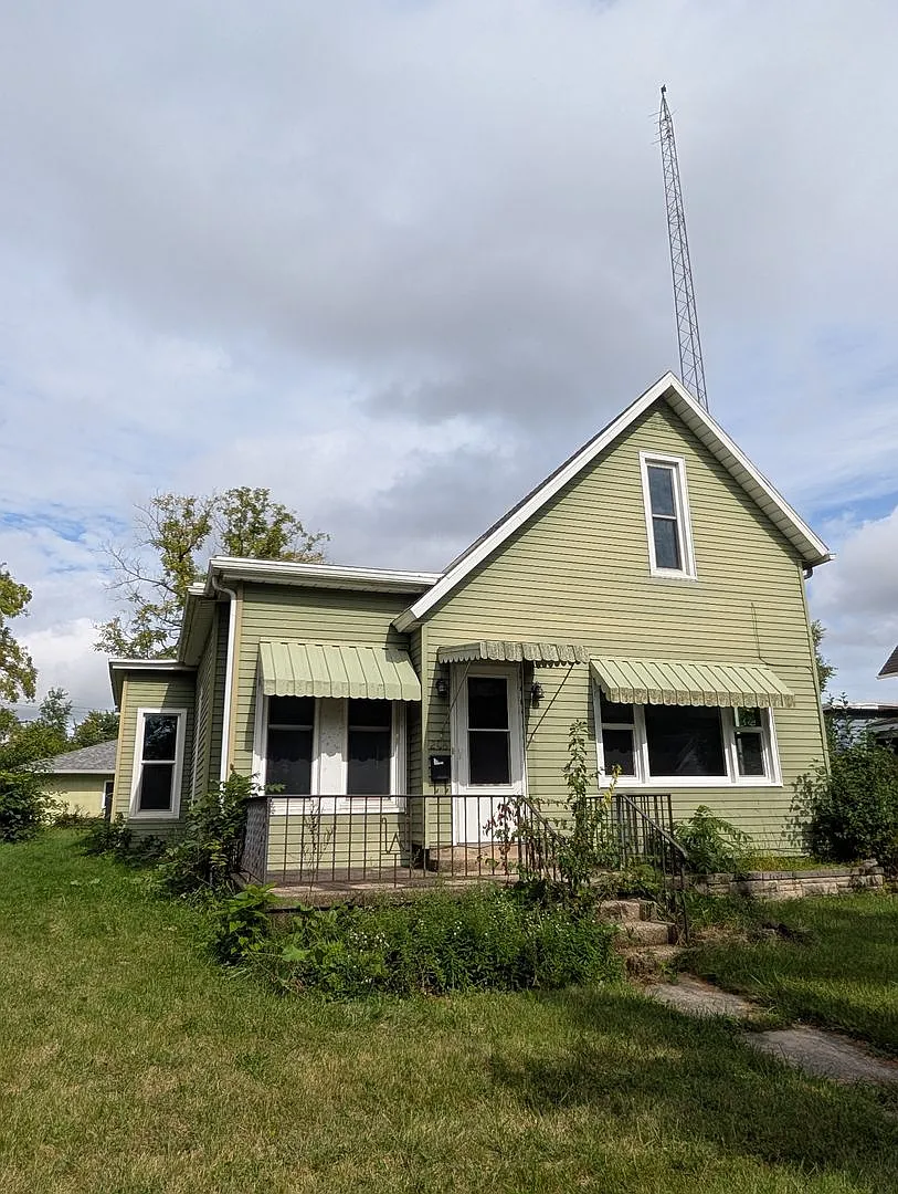 3 Bed / 1 Bath - 3-Car Garage - House — Photo 1