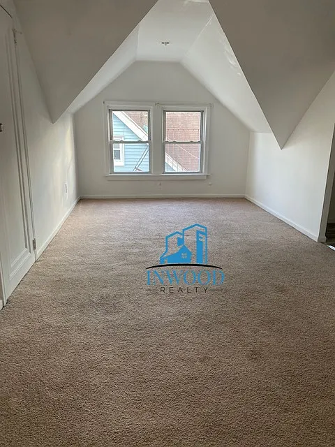325 Hawthorne Ave #3
