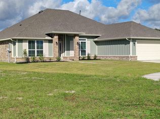 829 Greystone Ln, Angleton, TX 77515